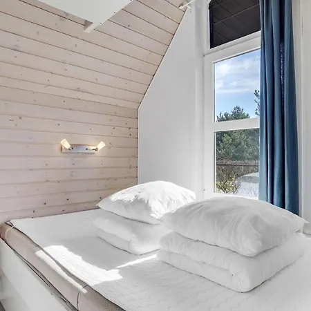 2 Bedroom Gorgeous In Prázdninový dům Hadsund